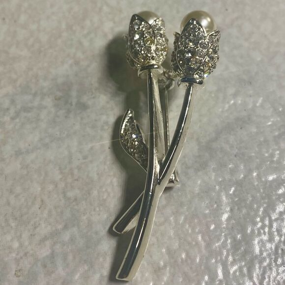 Silver Pearl Tulip Pin - Picture 2 of 3